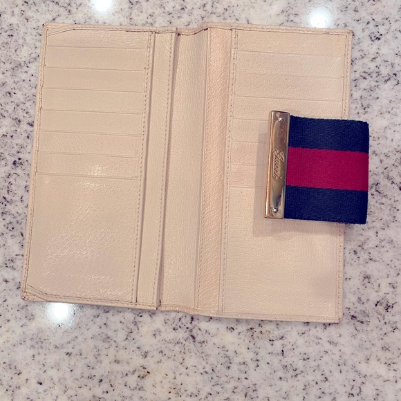 Authentic Gucci Wallet - Picture 3 of 4